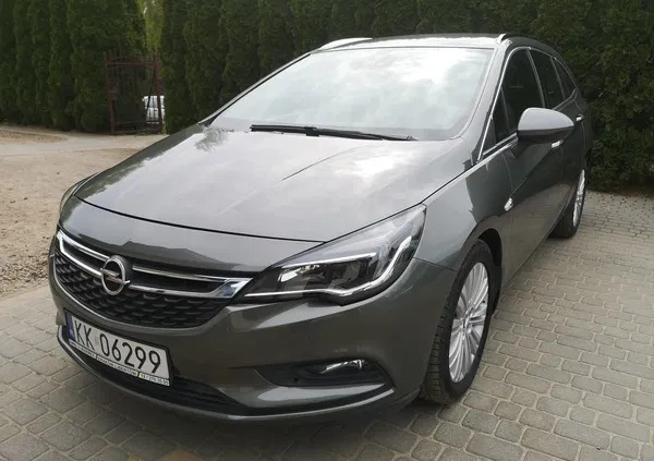 Opel Astra cena 42800 przebieg: 70000, rok produkcji 2018 z Kraków małe 211